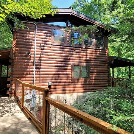 Mountain Joy -Private Treehouse Style Cabin That Sleeps 4-Free Tickets Гетлинбург Екстериор снимка