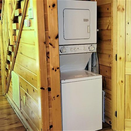 Mountain Joy -Private Treehouse Style Cabin That Sleeps 4-Free Tickets Гетлинбург Екстериор снимка