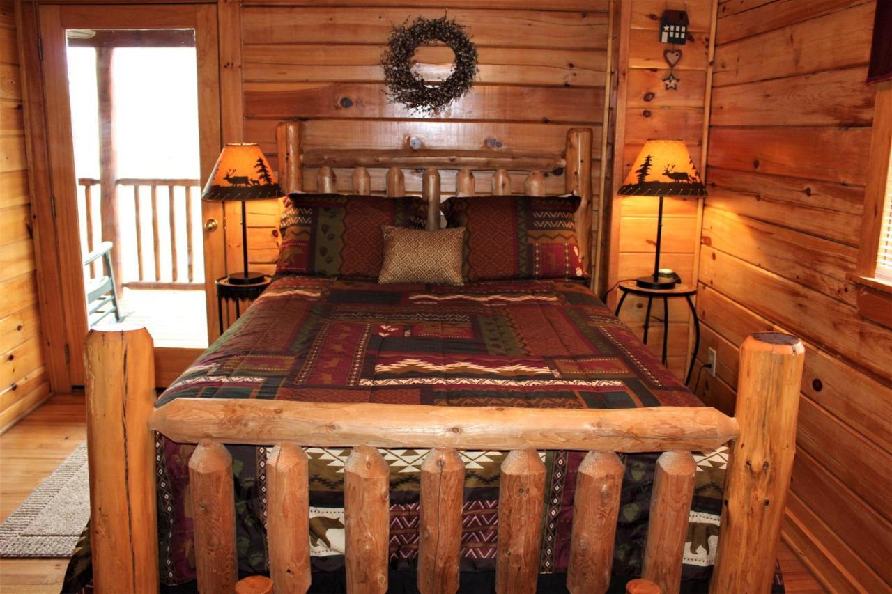 Mountain Joy -Private Treehouse Style Cabin That Sleeps 4-Free Tickets Гетлинбург Екстериор снимка