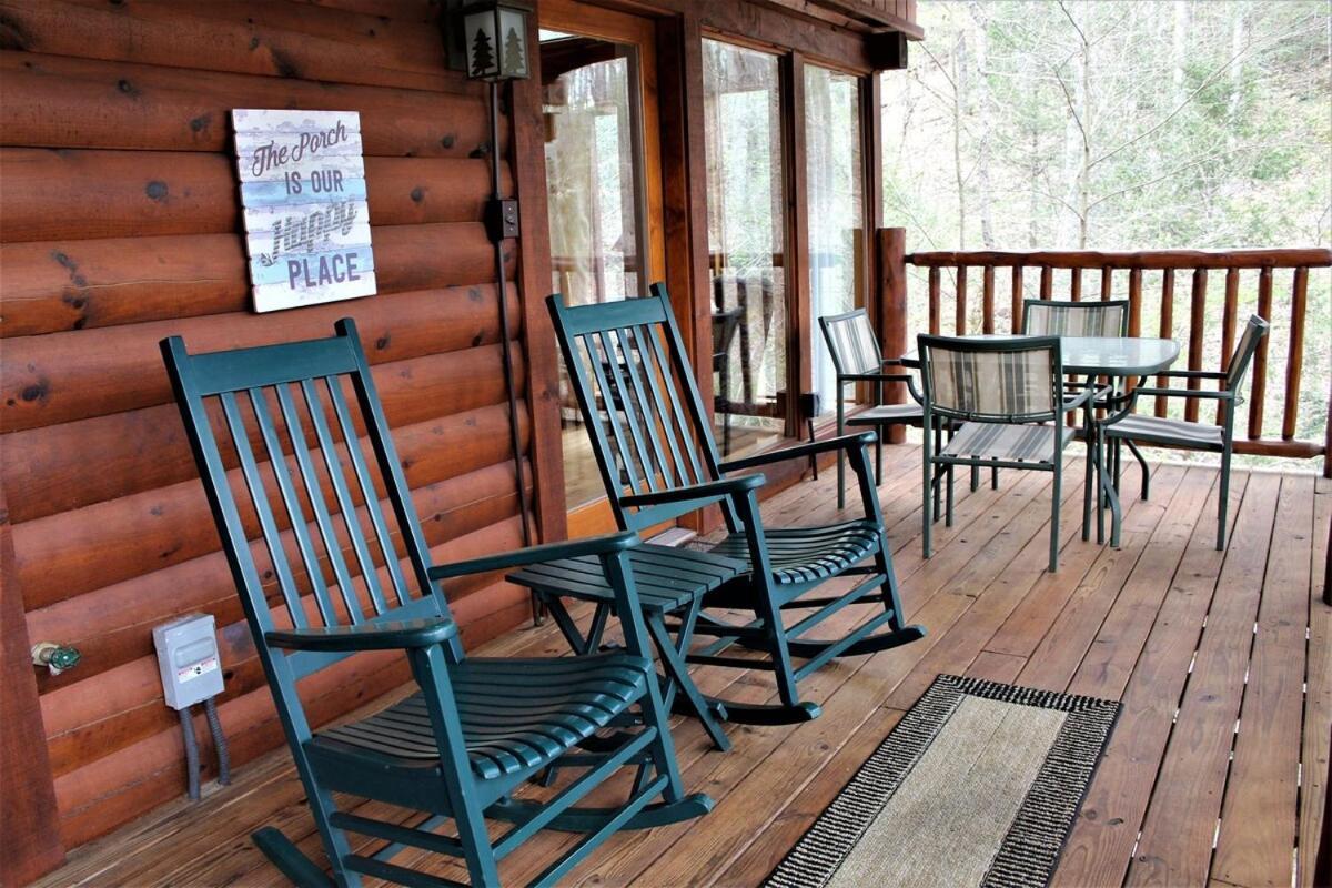 Mountain Joy -Private Treehouse Style Cabin That Sleeps 4-Free Tickets Гетлинбург Екстериор снимка