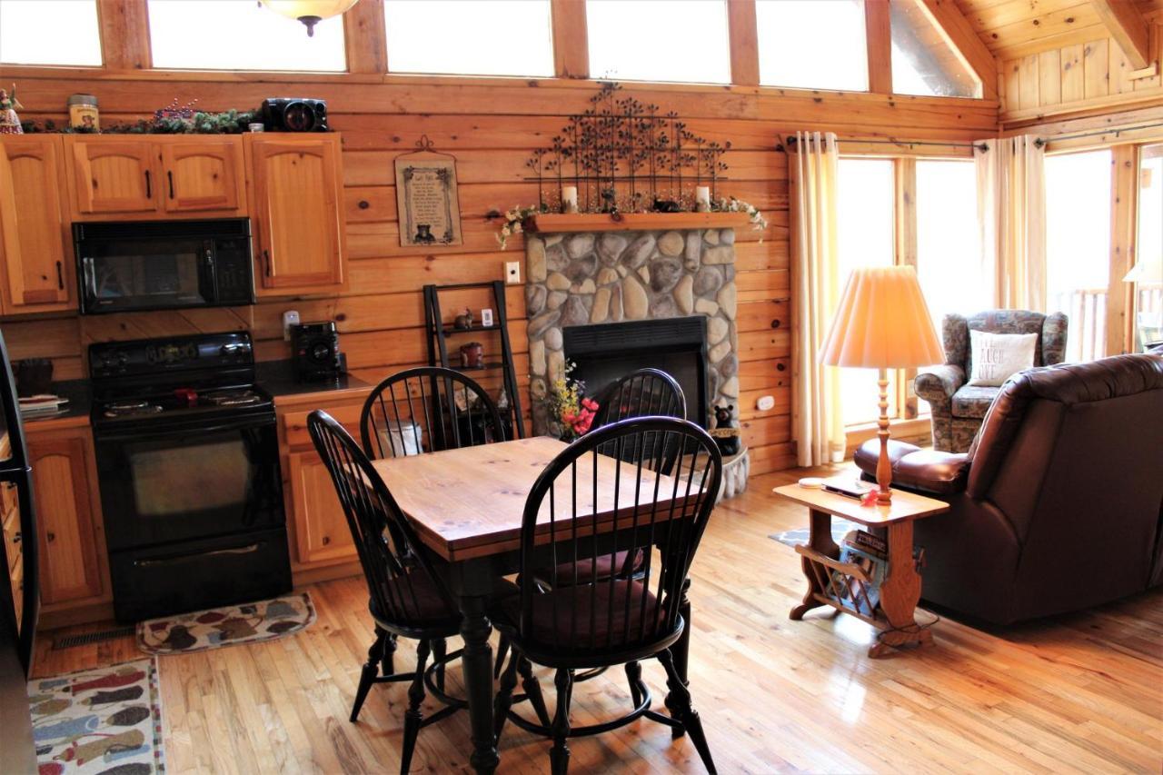 Mountain Joy -Private Treehouse Style Cabin That Sleeps 4-Free Tickets Гетлинбург Екстериор снимка