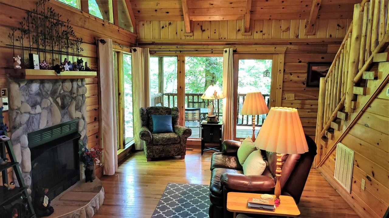 Mountain Joy -Private Treehouse Style Cabin That Sleeps 4-Free Tickets Гетлинбург Екстериор снимка