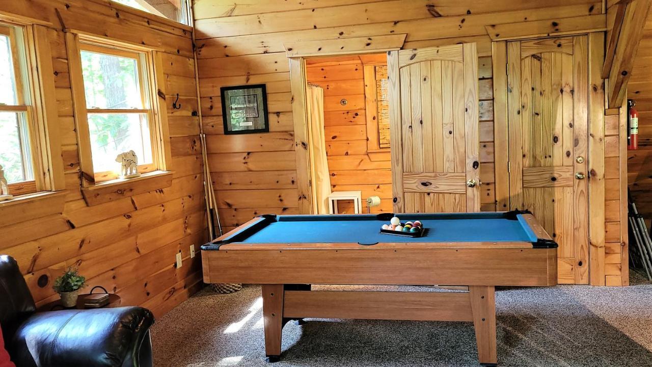 Mountain Joy -Private Treehouse Style Cabin That Sleeps 4-Free Tickets Гетлинбург Екстериор снимка
