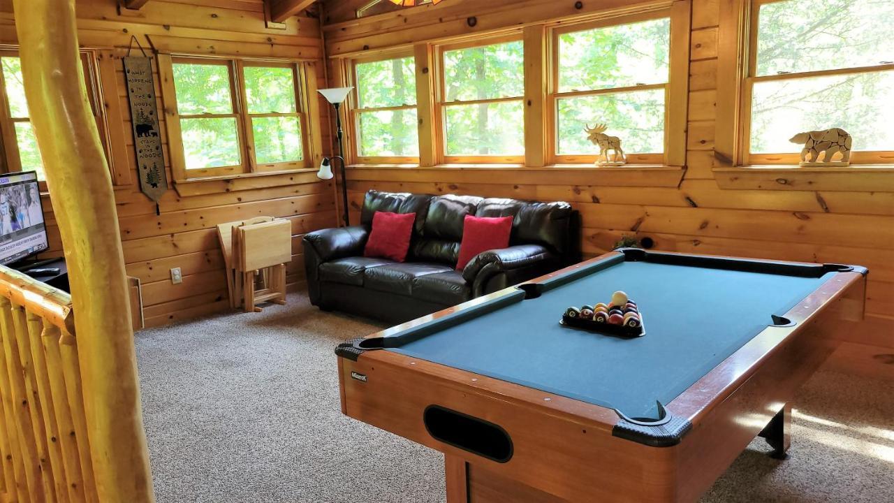 Mountain Joy -Private Treehouse Style Cabin That Sleeps 4-Free Tickets Гетлинбург Екстериор снимка